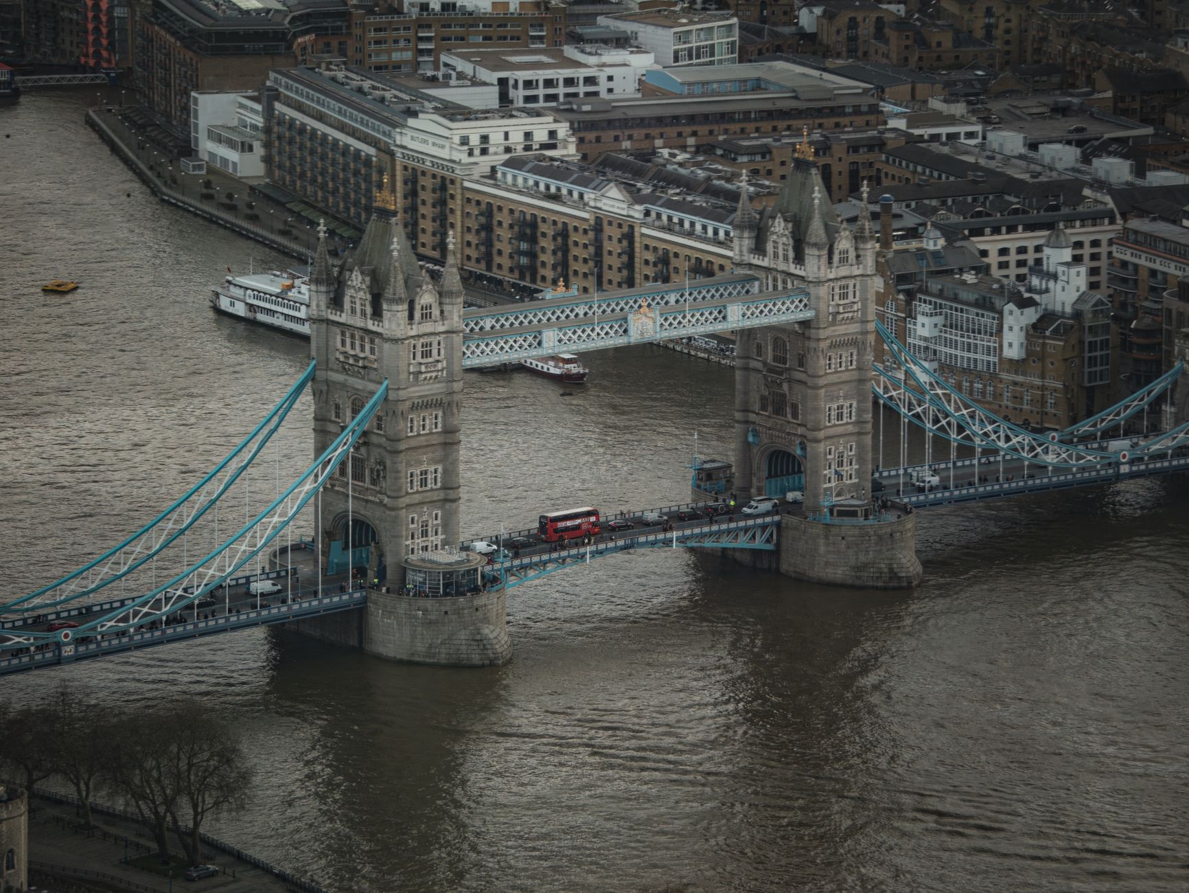 iconic view of london s tower bridge